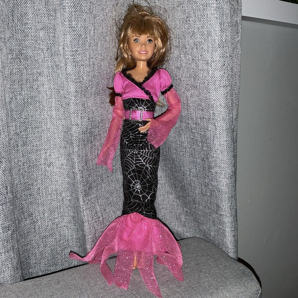 Stacie Doll Mattel Strawberry Blonde Barbie Pink Halloweenโ Witch Dress Costume